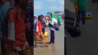 কক্সবাজার সমুদ্র সৈকতে মেয়েদের গোসলের আড্ডা