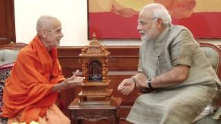 HH Sri Vishvesha Tirtha Swamiji of Pejawar Mutt calls on PM