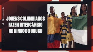 Jovens colombianos fazem intercâmbio no Ninho do Urubu