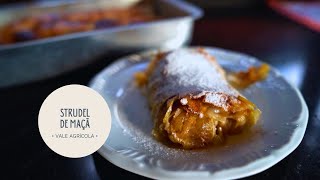 Dona Hildegart ensina os segredos da apfelstrudel, receita que não pode faltar na pousada!