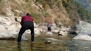 fishing by 10kg hammer/traditional idea to catch fish/Himalayan river of Nepal fishing vlog