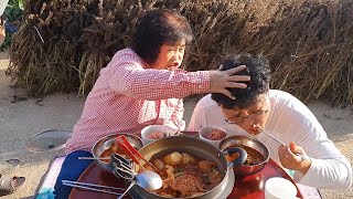 시골식 묵은지 감자탕! 생 쪽파, 청양고추 같이 먹어요! Pork Backbone Stew, Green onion, Cheongyang Pepper Eating