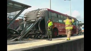 Bus de Transmilenio se partió en dos y nueve personas resultaron heridas