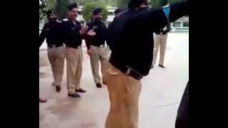 Pakistani Police dancing پاکستانی پولیس کے ڈانس