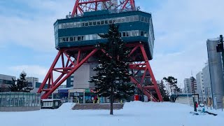 雪まつりが中止になった札幌の大通公園を歩く。