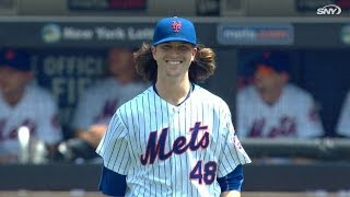 COL@NYM: deGrom snares a comebacker to the mound