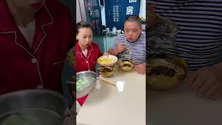 细嚼慢咽怎么了！这也有毛病吗？ #快手搞笑达人 #爱美食爱生活 #搞笑夫妻