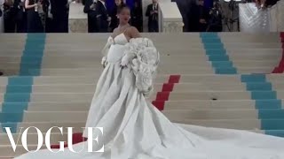 The Crowd Cheers for Rihanna at the Met Gala