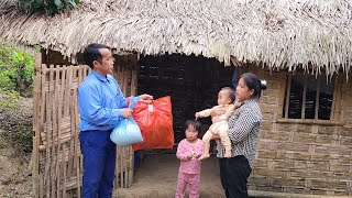 Behind the secret, a kind man donated new clothes to three poor mothers and children