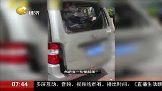 小车路口等红灯突然爆炸，民警：车内高温打火机爆了