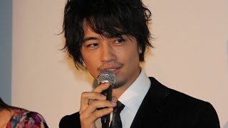 斎藤工「手で届けるような気持ち」監督らと初日あいさつに登場！映画「虎影」初日舞台あいさつ1　#Takumi Saito　#The Ninja War of Torakage