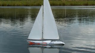 Photos of Kyosho Sea Dolphin 770 yacht refurb