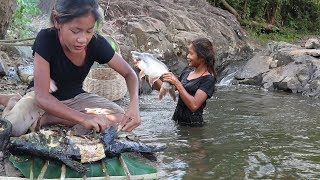Survival skills: Catch big fish 4 Kg by hand in water flow - Cooking big fish eating delicious #28