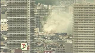 激しく噴き出す煙…札幌・西区で”朝火事” アパート１階から2階に燃え広がったか 30代男性を病院搬送 (22/05/14 12:30)