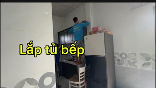 Ngày mưa được có ở xóm ủng hộ phun chân mày ,thợ đến lắp tủ bếp và của