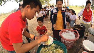 เลี้ยงข้าวเที่ยงนักเรียนที่โรงเรียนบ้านตางหล้าง | ລ້ຽງເຂົ້າປຸ້ນນັກຮຽນທີ່ໂຮງຮຽນບ້ານຕາງຫລ້າງ