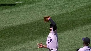 COL@CHC: Arenado battles the sun to make the catch