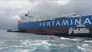 TANKER RAKSASA PERTAMINA PROSES LOADING UNLOADING CRUDE OIL STS