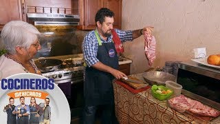 Toño sorprende a Doña Ernestina en su casa | Cocineros Mexicanos