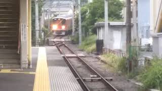 【天下の険の赤い電車】箱根登山鉄道(小田急)1000形レーティッシュ色 行き違い【箱根の山の緋色の電車】