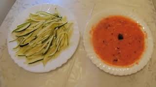 Raw zucchini spaghetti with tomato sauce | Center \