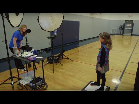 What is the standard background for lifetouch photos?