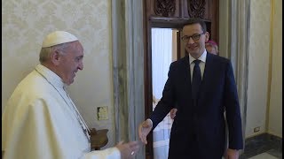 Pope Francis discusses refugees, climate change with Polish prime minister