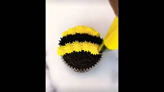 it's an honey bee cupcake decoration 🐝#shorts #youtubeshorts #cupcake #cake #viral #food #beautiful