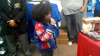 AMOR LILMAN.NY GIANTS SUPERBOWL CHAMP KENNY PHILLIPS LISTENS TO YOUNG RAPPER AT MODELL'S