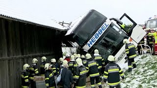 Schrecken bei Schneefall: Bus in Kärnten verunglückt