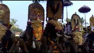 Chemboothra Devidasan v/s Mangalamkunnu Ayyappan Head Lifting Competition