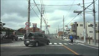 左折してきて押ボタン信号機の赤信号無視する車（2016年4月3日、愛知県刈谷市）（無音）