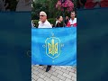 Украинские националисты с флагом ОУН. бандеровцы