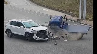 Idiots in Cars | China | 20
