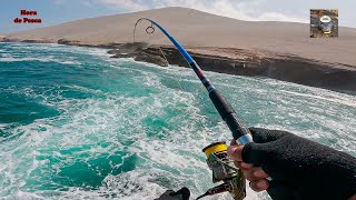 Shore jigging, desde acantilado, corvinas. || Fishing with heavy lures