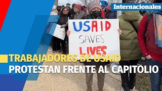 Trabajadores de USAID protestan contra la decisión de suspenderlos