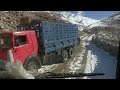 En Afghanistan, son camion l'emmène partout pour faire du commerce
