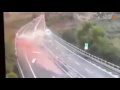 a14 tratto vasto nord vasto sud camion sbanda e perde il carico