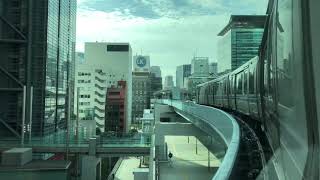 ゆりかもめ線、汐留駅→新橋駅の車窓からの風景です。日本テレビが見えてきます。そして楽しい旅は終点、新橋駅に到着しました／Yurikamemo Line