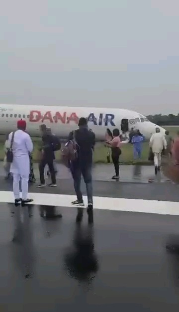 Break!ng: Dana Airline Aircraft Skids Off Lagos Airport Runway #airport ...