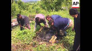 BOSNIA: LIPA: BOSNIAN SERBS ALLOW CROATS TO VISIT FAMILY GRAVES