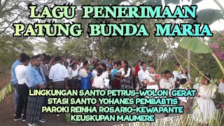 Umat Lingkungan Santo Petrus Wolon Gerat Menyanyikan Lagu Penerimaan Patung Bunda Maria