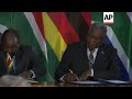 Mugabe visits SAfrica for talks with Zuma