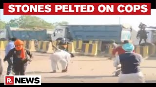 Protesting Farmers Break Barricades \u0026 Pelt Stones At Police Officers At Singhu Border