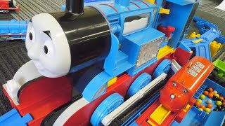 Thomas has come out from Big Thomas ☆ Let's carry coal and go to Chuggington Station ♪