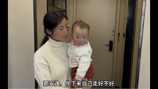 冬天家里太冷，不敢给宝宝洗澡，只能去外面开房洗